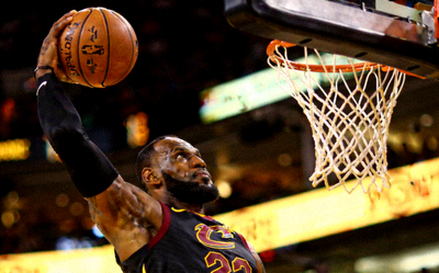 NBA季后赛詹姆斯关键三分瞬间特写